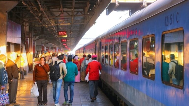 चलती ट्रेन में मिलेगा कंफर्म टिकट, HHT अपग्रेडेशन से मिलेगी फैसिलिटी