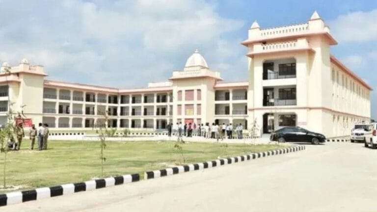 सरकारी स्कूलों को मिलेगा कॉन्वेंट लुक, होगी AI-रोबोटिक्स की पढ़ाई