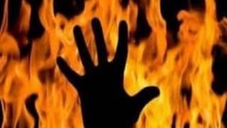 बच्चा ना होने की ऐसी सजा… बहू को आग में झोंका, फिर घर में ताला मार फरार हो गए ससुराली