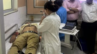 मीटिंग में ऐसा क्या हुआ कि ICU पहुंच गया GST अधिकारी? पत्नी ने अपर आयुक्त पर उत्पीड़न का आरोप लगाया