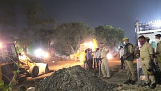 वाराणसी में रातों-रात ढही 200 साल पुरानी मस्जिद, काशी रेलवे स्टेशन के मेगा प्रोजेक्ट के लिए चला बुलडोजर