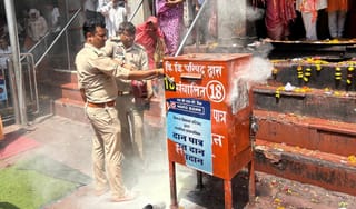 मां विंध्यवासिनी मंदिर के दानपात्र में लगी आग, समय रहते टला बड़ा हादसा