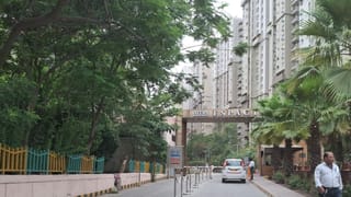 18वीं मंजिल से महिला ने क्यों लगाई छलांग? सामने आई ये वजह, जांच में जुटी पुलिस