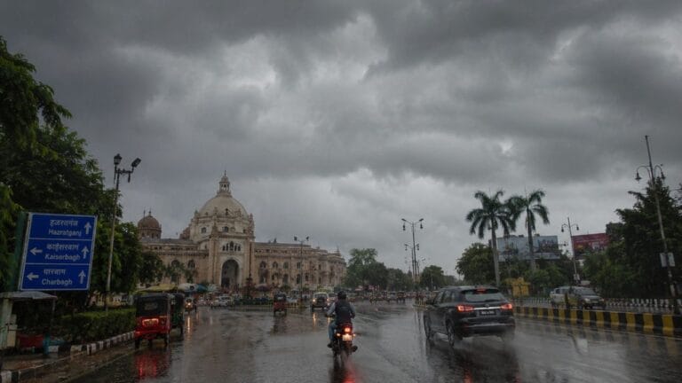 आसमान में छाए बादल,23 जिलों में बारिश का अलर्ट; क्यों मेहरबान है मौसम?