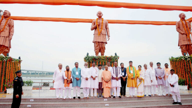 प्रयागराज में CM योगी का विकास और विरासत पर जोर, दिव्यांगों को सौगात