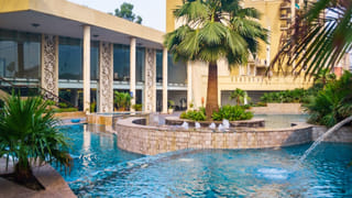 CPR भी नहीं बचा सकी जान! नोएडा के स्विमिंग पूल में गाजियाबाद के युवक की मौत