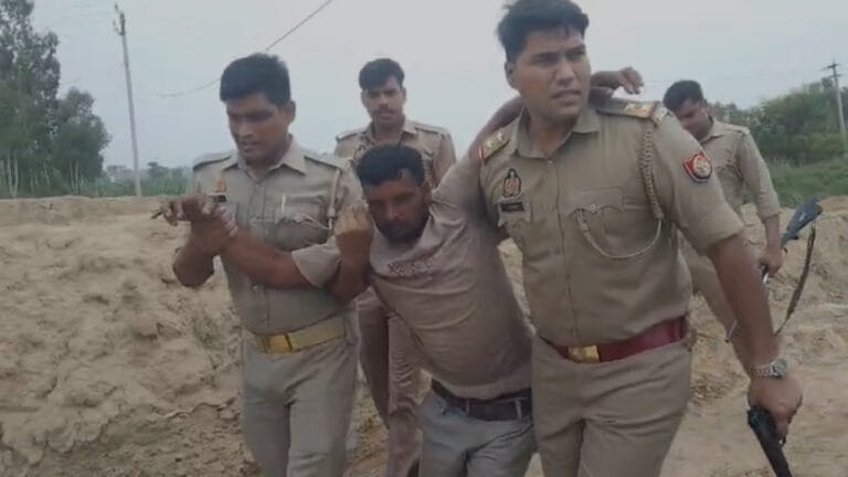 संभल में पुलिस की गोतस्करों से मुठभेड़, एक बदमाश गिरफ्तार; SHO घायल