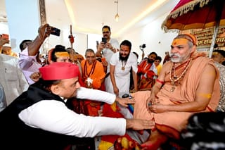 ‘दिल्ली और लखनऊ की लड़ाई’, शंकराचार्य से मिले अखिलेश; राम मंदिर पर क्या बोला?