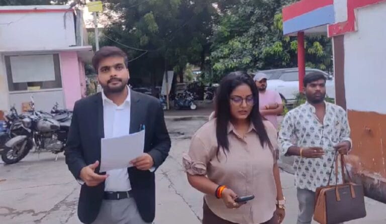 एक्ट्रेस ने भोजपुरी स्टार खेसारी लाल के खिलाफ थाने में तहरीर, क्यों?