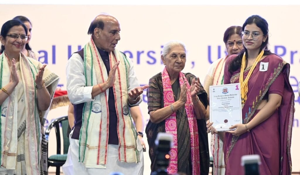 19 मेडल जीतकर दीप्ति शर्मा ने KGMU का नाम रोशन किया