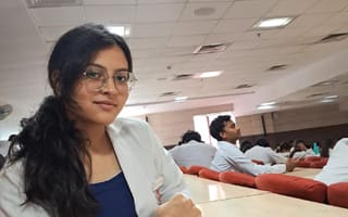 19 मेडल जीतकर इतिहास रचने वाली KGMU की MBBS छात्रा दीप्ति शर्मा कौन हैं?