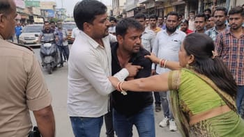 बॉयफ्रेंड संग बीवी को देखते भड़का पति, सड़क पर हुआ हाईवोल्टेज ड्रामा