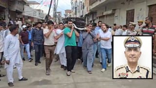 DGP अनुराग धनखड़ का अंतिम संस्कार, मंत्री बोले- जांच के बाद सामने आएगा मौत का सच