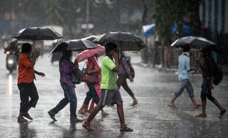 UP Weather: जुलाई के आखिर में मेहरबान होगा मानसून, इन जिलों में बारिश के आसार