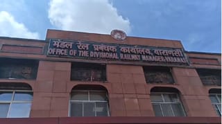 CBI की बड़ी कार्रवाई: वाराणसी में रिश्वत लेते रंगेहाथ गिरफ्तार हुए वरिष्ठ रेल अधिकारी