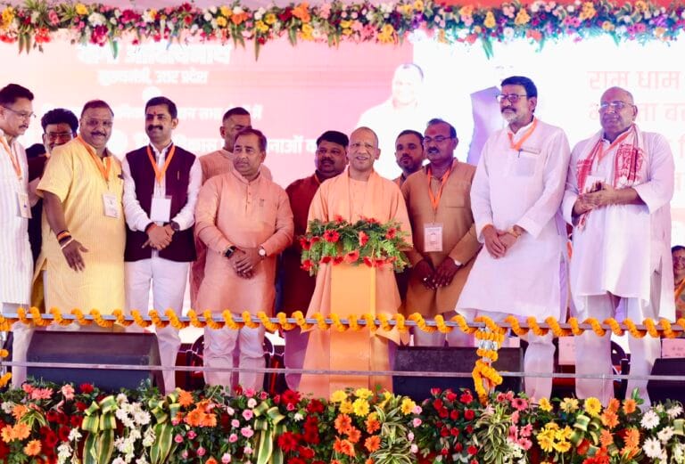 लखनऊ-दिल्ली से चित्रकूट तक की हवाई सेवा जल्द, CM योगी का बड़ा ऐलान