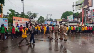 लखनऊ में फिर सड़क पर उतरीं Gen Alpha गर्ल्स, बालागंज में लगाया जाम