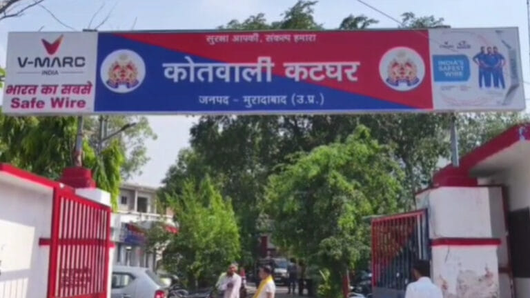 MBBS में एडमिशन का झांसा, 35 लाख की ठगी; 2 सरकारी टीचर समेत 10 पर FIR