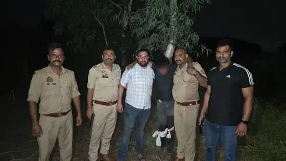 14:59 सहारनपुर में देर रात मुठभेड़, पुलिस से भिड़ा गैंगरेप का आरोपी; जवाबी फायरिंग में घायल 14:59 सहारनपुर में देर रात मुठभेड़, पुलिस से भिड़ा गैंगरेप का आरोपी; जवाबी फायरिंग में घायल
