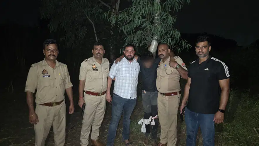 14:59 सहारनपुर में देर रात मुठभेड़, पुलिस से भिड़ा गैंगरेप का आरोपी; जवाबी फायरिंग में घायल 14:59 सहारनपुर में देर रात मुठभेड़, पुलिस से भिड़ा गैंगरेप का आरोपी; जवाबी फायरिंग में घायल