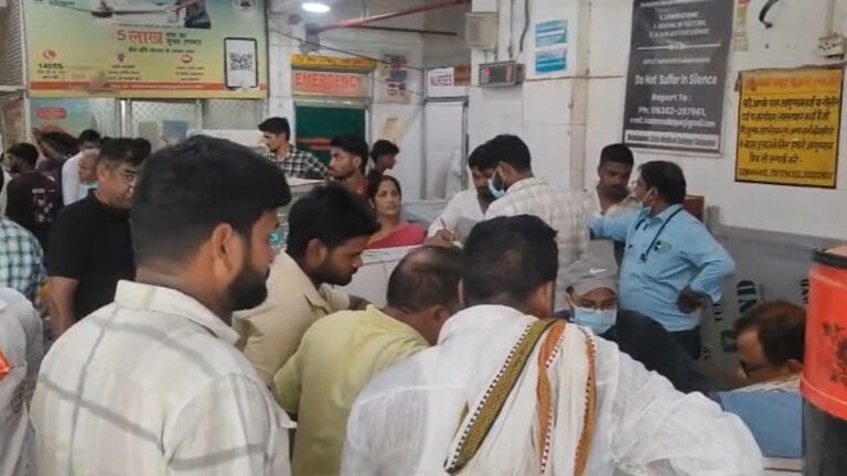शिव मंदिर से लौट रही थीं 2 सहेलियां, कार ने मारी टक्कर; दोनों की मौत