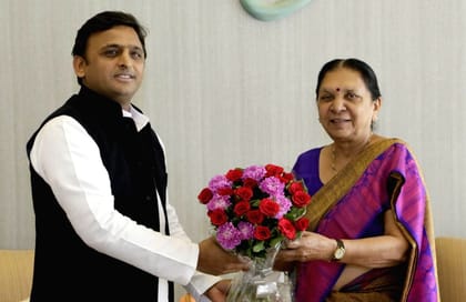 राज्यपाल ने गोरखपुर यूनिवर्सिटी पर नाराजगी जताई तो अखिलेश ने कसा तंज