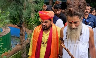 कोर्ट से बरी होने के दूसरे ही अचानक से वृंदावन क्यों पहुंचे बृजभूषण शरण सिंह?