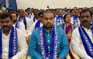 मायावती की बैठक में पहुंचे उमाशंकर सिंह के बेटे युकेश, क्या पिता की विरासत संभालेंगे?