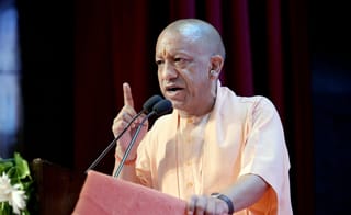 जब मौलवी से बोले CM योगी- गाय को पशु कहोगे तो तुम्हें भी पशु कहूं तो कैसा लगेगा?