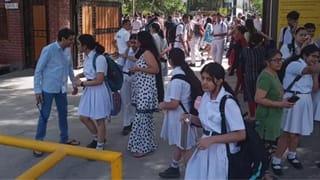 नोएडा में 7 स्कूलों पर 7 लाख जुर्माना, बेलगाम बढ़ाई थी फीस; DM का बड़ा एक्शन