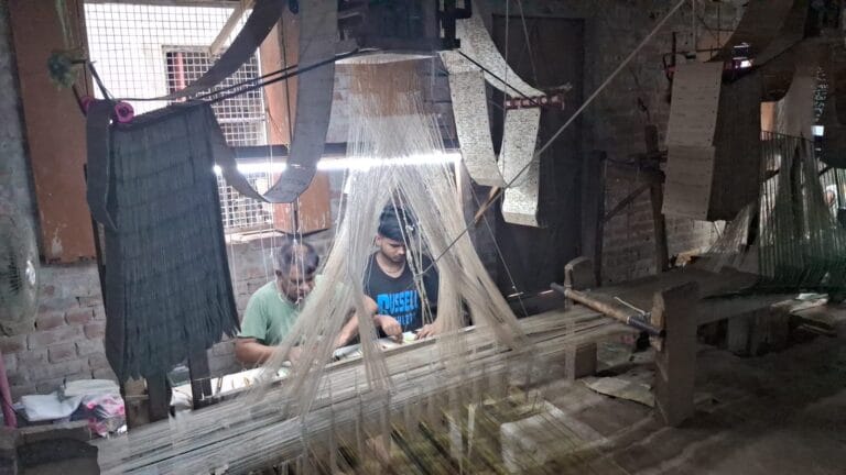 हैंडलूम डे पर काशी के बुनकरों की हालत को बयां करती ग्राउंड रिपोर्ट