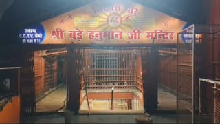 एक तरफ हाहाकार, फिर क्यों ढोल-आरती से हुआ गंगा का स्वागत? लेटे हनुमान जी के गर्भगृह में पहुंचा बाढ़ का पानी