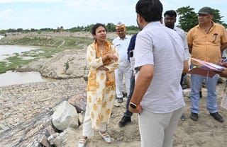 सरकारी जमीनों पर अवैध कब्जों के मामलों में सख्त हुईं कमिश्नर दुर्गा शक्ति नागपाल