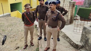 बगल में सो रहे थे बच्चे, पत्नी का मर्डर कर फरार हो गया पति; शरीर पर मिले 50 गहरे घाव