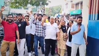 राहुल गांधी पर FIR के खिलाफ कांग्रेस का प्रदर्शन, थाने में दी तहरीर; FIR दर्ज करने पर अड़े