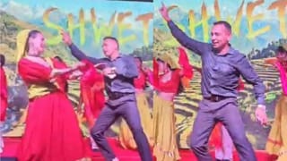 उत्तराखंडी लोकधुन पर डांस कर बुरे फंसे SDM, वायरल VIDEO पर DM ने लिया एक्शन