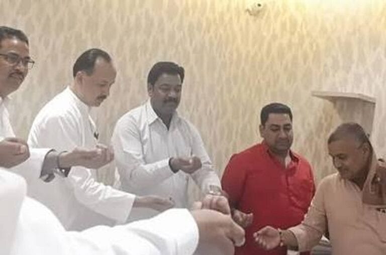 हाथ में गंगाजल लेकर पार्षदों के कमाई बांटने वाले वीडियो की सच्चाई क्या