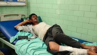 UP में चलती ट्रेन पर पथराव, यात्री के पैर में हुआ फ्रैक्चर; मचा हड़कंप