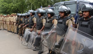 हिंसा से निपटने के लिए यूपी पुलिस की बड़ी तैयारी, खरीदी जाएंगी 30 हजार लाठी!