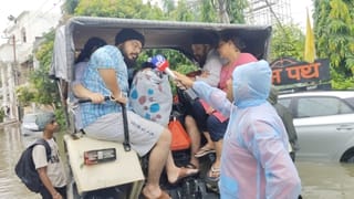 24 घंटे में 381.1 MM बारिश से डूबा बरेली! VIP कॉलोनी तक जलमग्न, 14 मकान जमींदोज