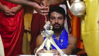 मथुरा में जन्माष्टमी की धूम, मंगला आरती के लिए उमड़ा जनसैलाब; तस्वीरों में देखें भव्य नजारा