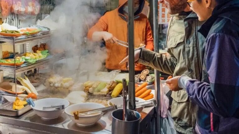 खाना, शॉपिंग और हैंगआउट... नोएडा में बनेंगे 2 नए 24x7 स्ट्रीट मार्केट
