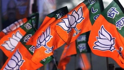 UP में बराबरी का मुकाबला मान रही BJP! 100+ सीटों पर एंटी-इनकंबेंसी