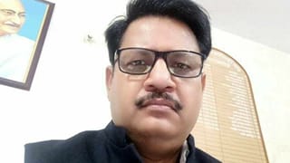 UP के सीनियर PCS अफसर हरीश चंद्र बर्खास्त, नोएडा के लीजबैक घोटाले में बड़ा एक्शन