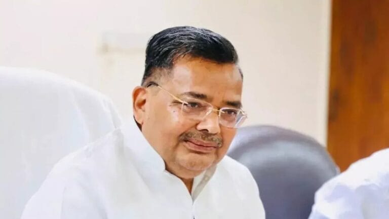 यूपी के पर्यटन मंत्री जयवीर सिंह को स्वाइन फ्लू! खुद को किया क्वारंटीन
