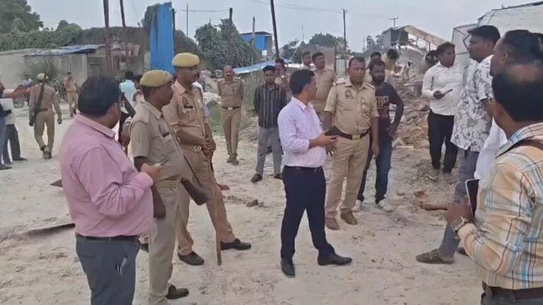 मिर्जापुर क्रेशर प्लांट में बड़ा हादसा, 4 मजदूरों की मौत; मचा हड़कंप