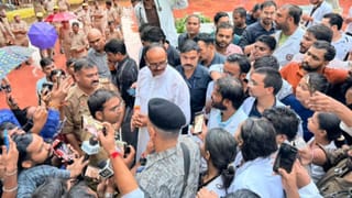 डॉक्टरों के प्रदर्शन में भींगते पहुंचे डिप्टी CM, मान ली सारी मांग; बोले- कल जारी करेंगे आदेश