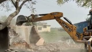 65 साल के खलील ने की थी 4 साल के मासूम से हैवानियत, पहले एनकाउंटर, फिर घर पर चला बुलडोजर