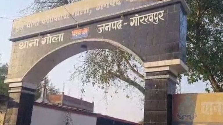प्रिंसिपल ने स्कूल में मुर्गा बनाया मुर्गा, बच्चे के पिता ने दी ये सजा