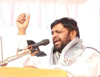 ‘गेंद नीचे आ रही है’… कौशल किशोर के पोस्ट से BJP में हलचल, किस पर है निशाना?